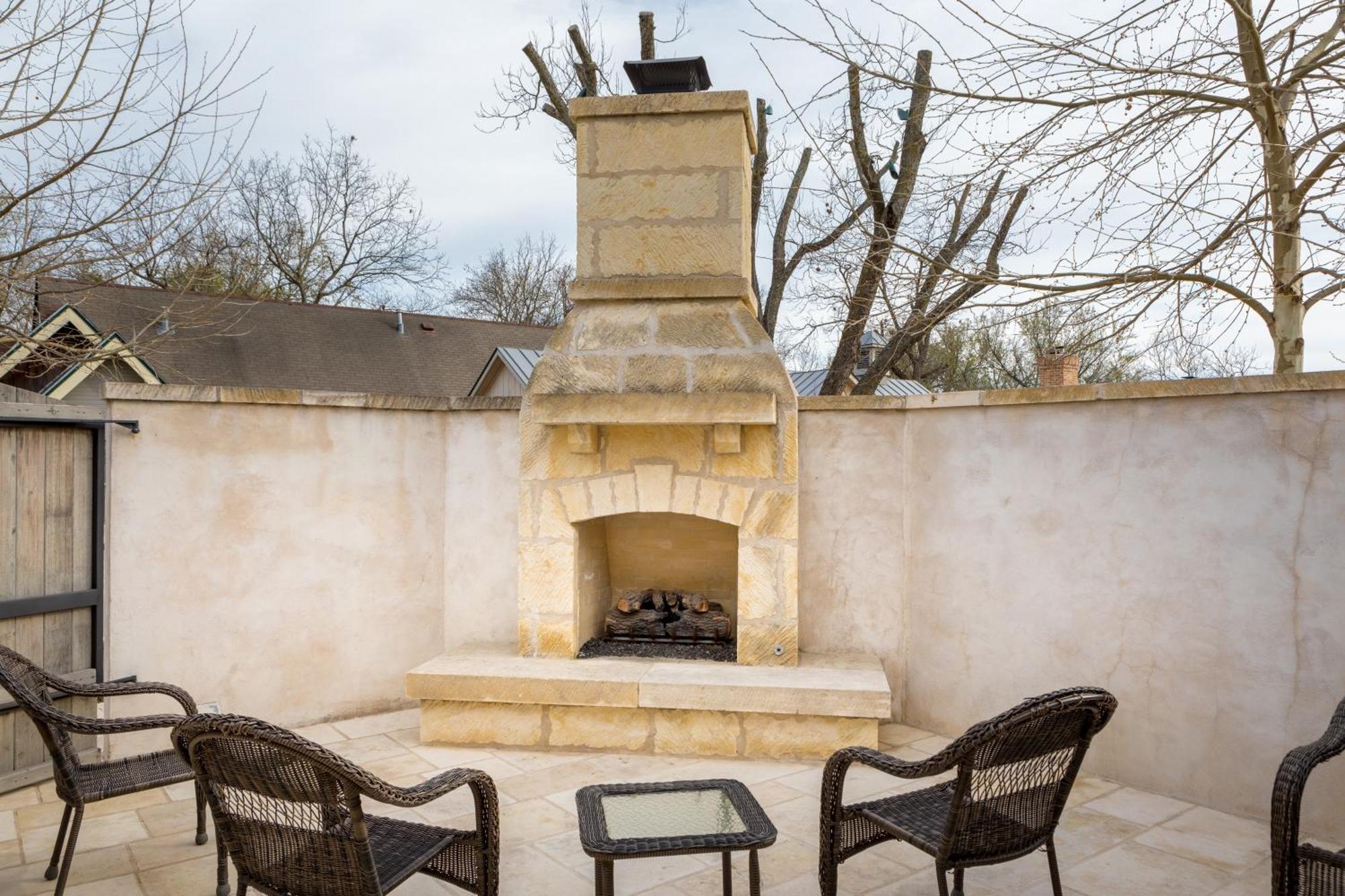 Blacksmith Quarters Fredericksburg Exterior foto