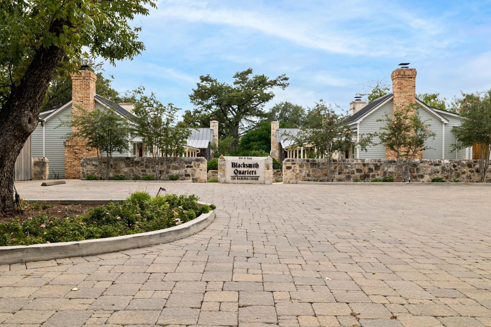Blacksmith Quarters Fredericksburg Exterior foto